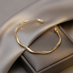 A Sleek And Stylish Twisted Texture Golden Bangle